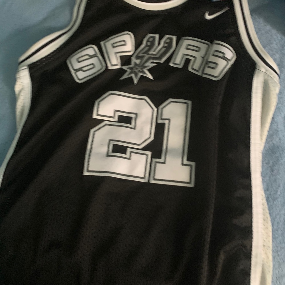Tim Duncan jersey - Picture 2 of 2